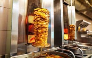 Mehr über den Artikel erfahren Dönergrill als Highlight – Ferienhausküche neu gedacht